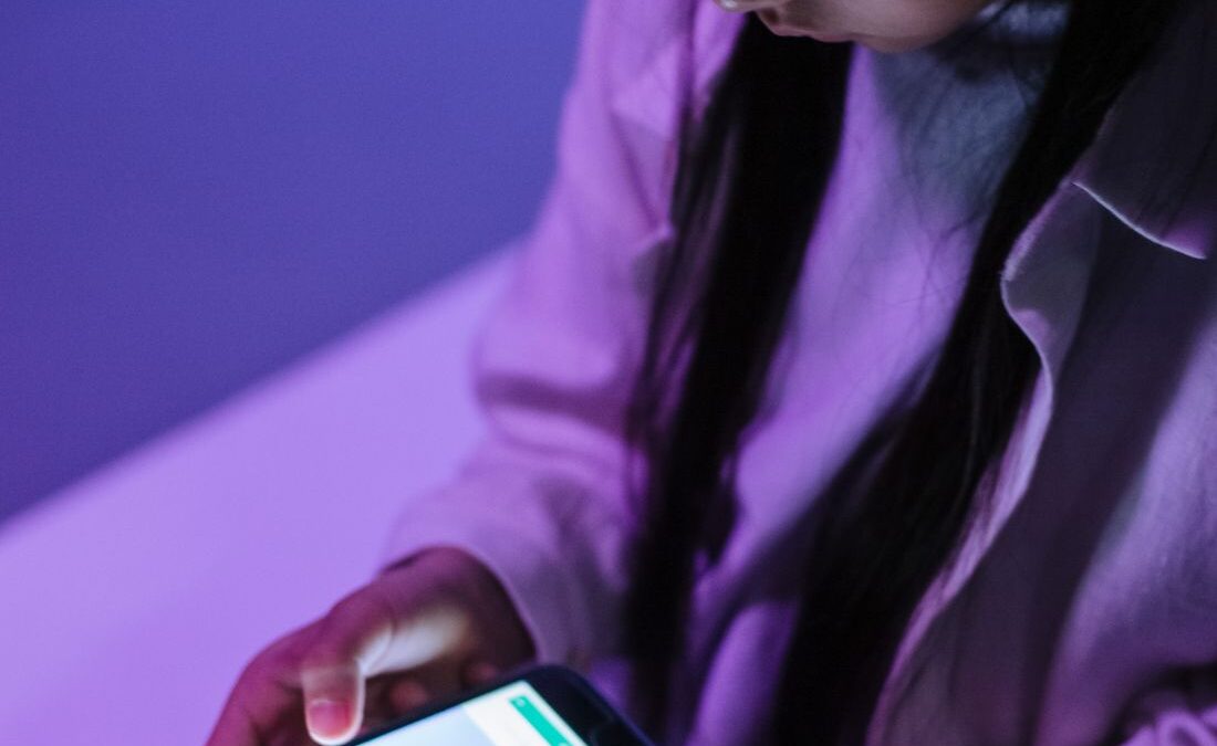 ANPD notifica 22 plataformas — e pela primeira vez ChatGPT e lojas de aplicativos entram na mesma régua das redes sociais